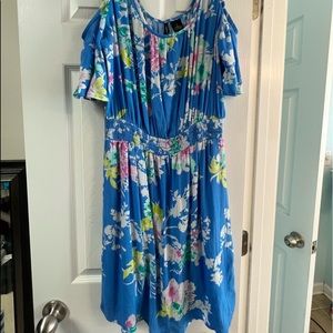 Beautiful EUC ND New Directions Blue Floral dress with cold shouldered - size S